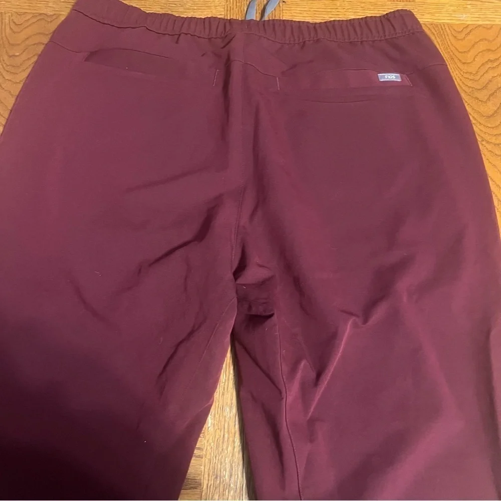 Figs Men's Tansen Jogger Scrub Pants in Burgundy Sz XL Short Pull-on Comfort